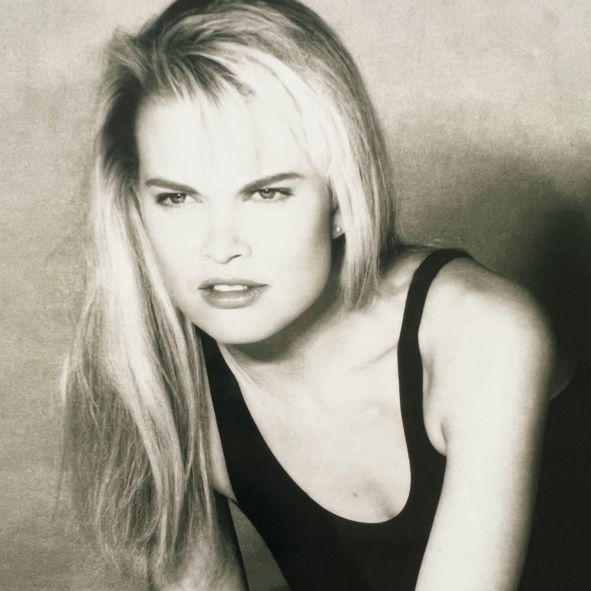 Niki Newd co-founder Kirsi working as a successful Finnish topmodel in the 90s, showcasing timeless Finnish beauty.