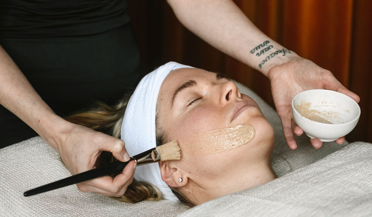Freshly blended skin mask and natural toner finish Niki Newd® Purifying Facial benefits.
