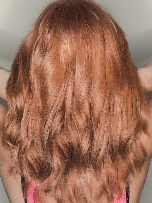 Sinetti-tuuhennus – hiusten pidennys ja tuuheutus saumattoman luonnolliseen tyyliin Niki Newd® Hair Studion tapaan.